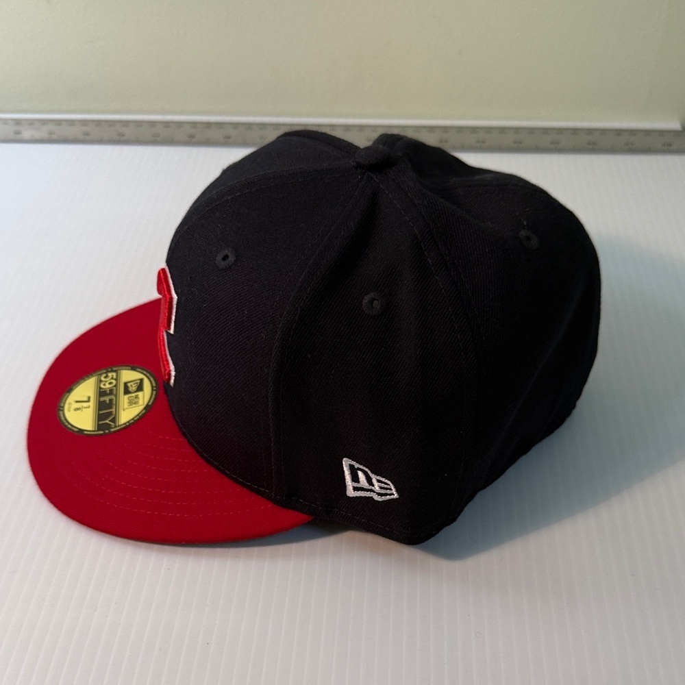 New Era 59FIFTY Black and Red Baseball Cap, Cleveland - Picture 2 of 5